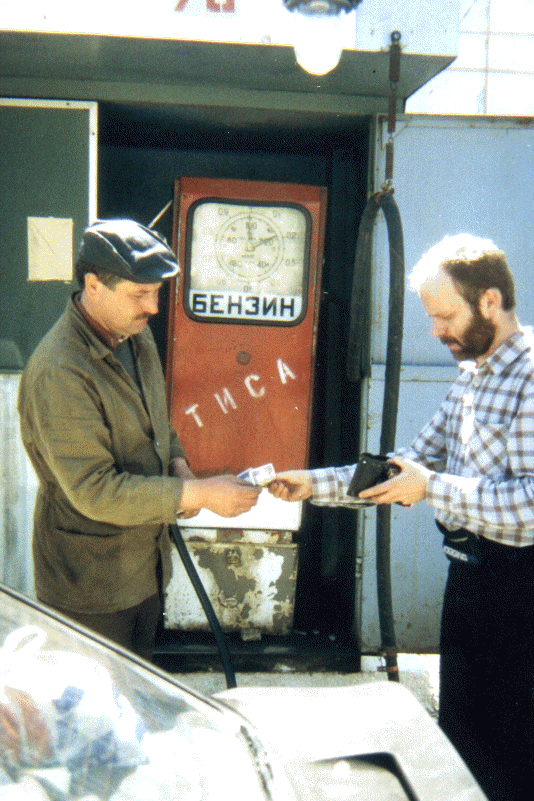 eastern style gas station (fot. mlody)